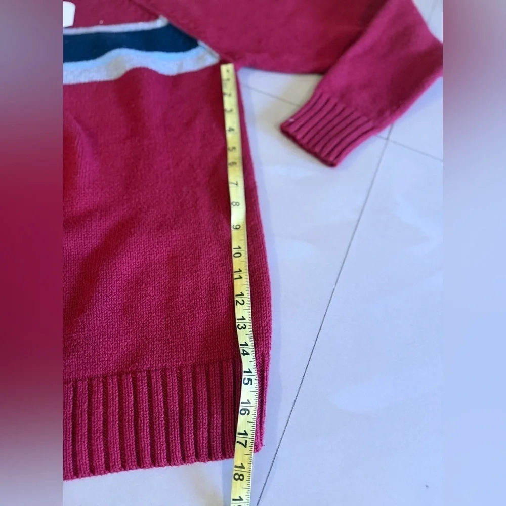 Sonoma This is a Sonoma men's raglan crewneck sweater. Size M 600 Old barn
